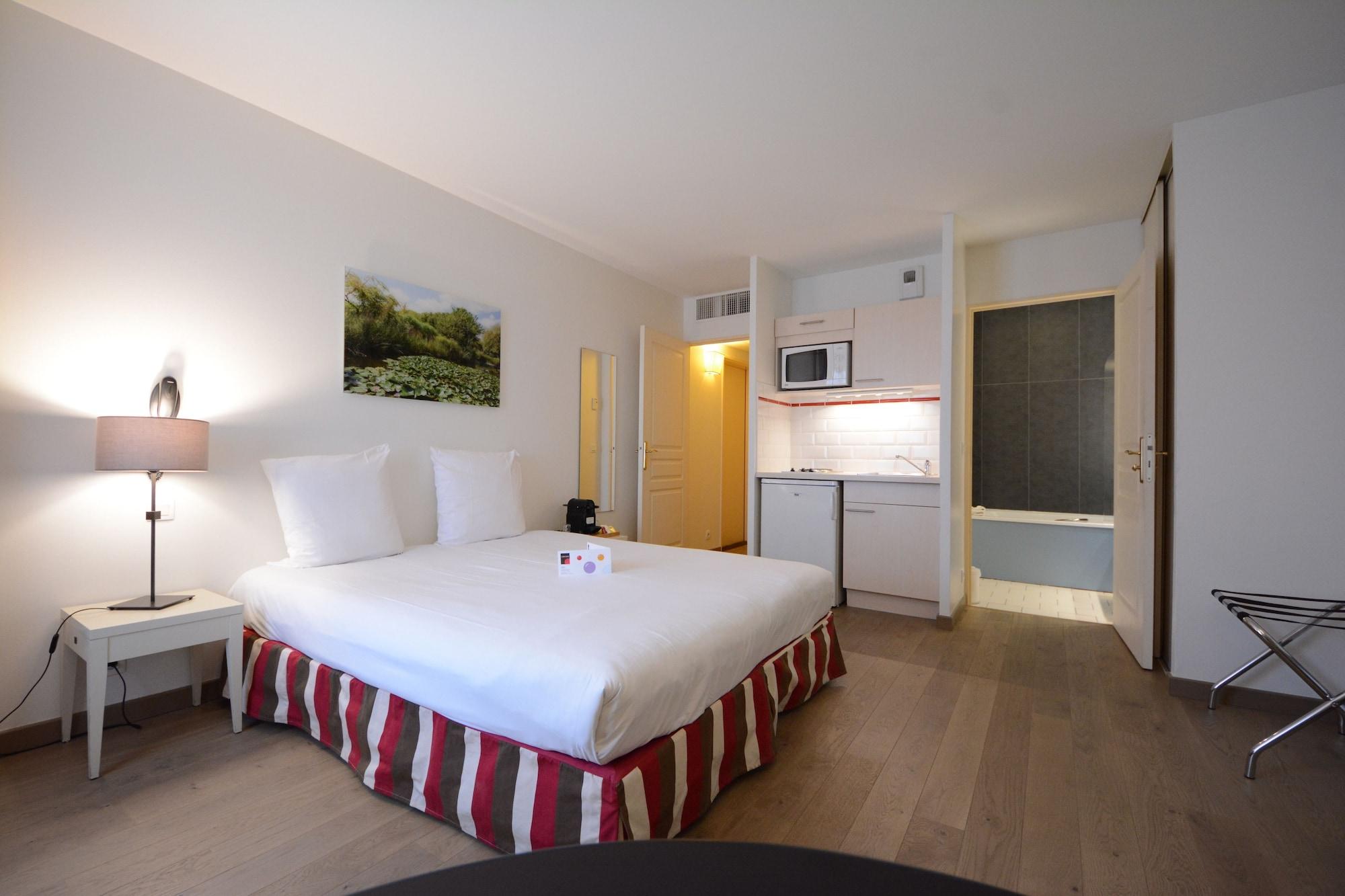 Hotel Cerise Chatou Exteriör bild