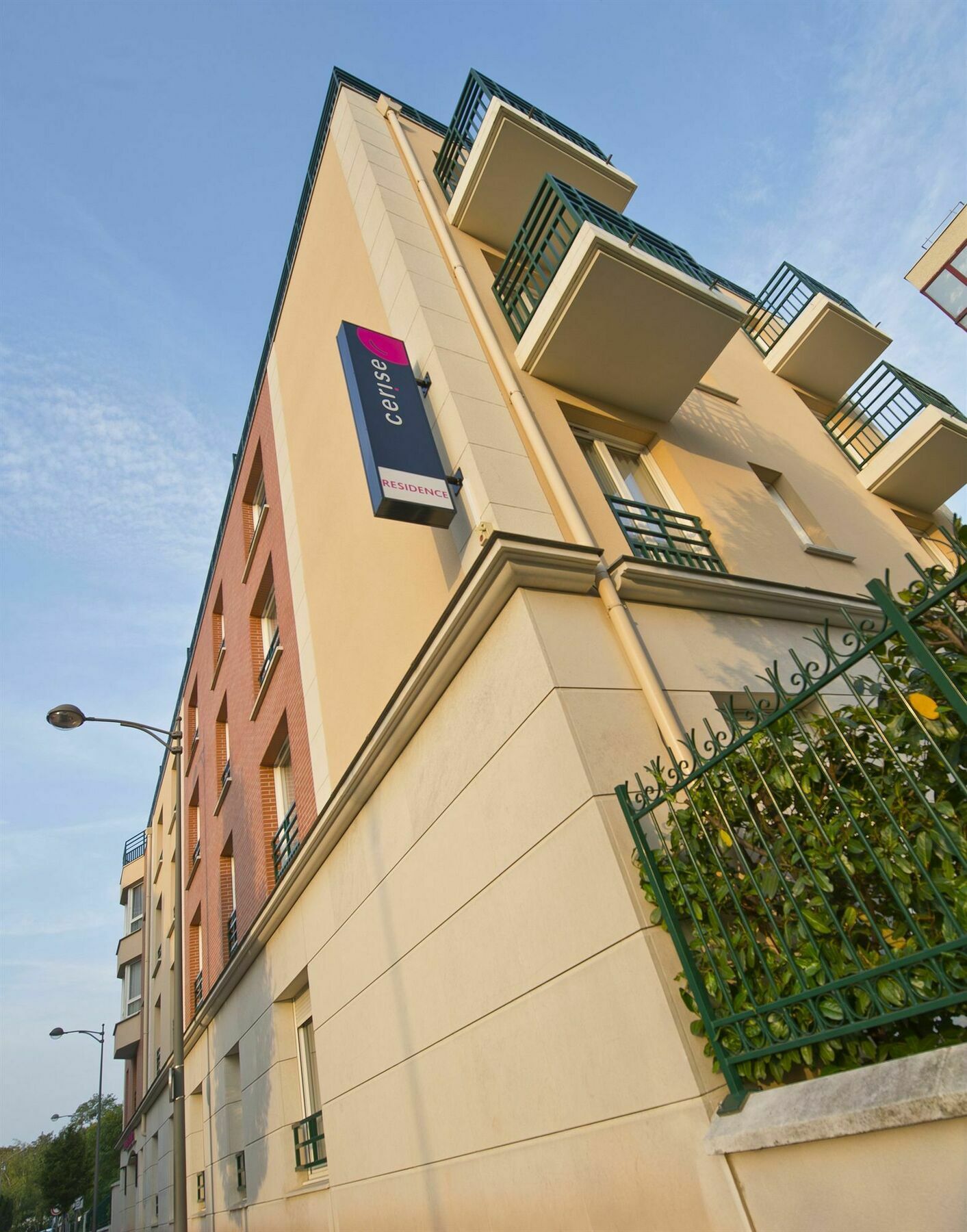 Hotel Cerise Chatou Exteriör bild