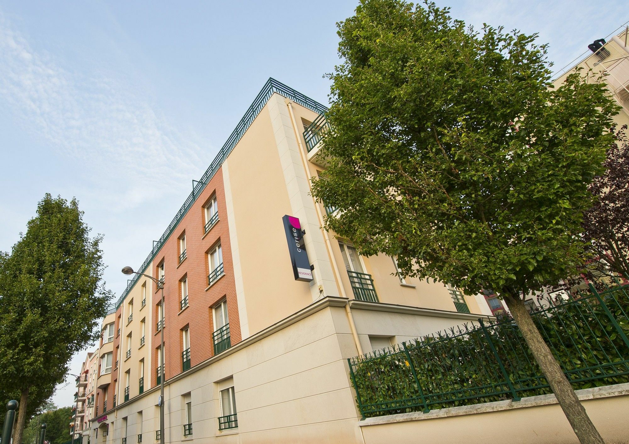 Hotel Cerise Chatou Exteriör bild
