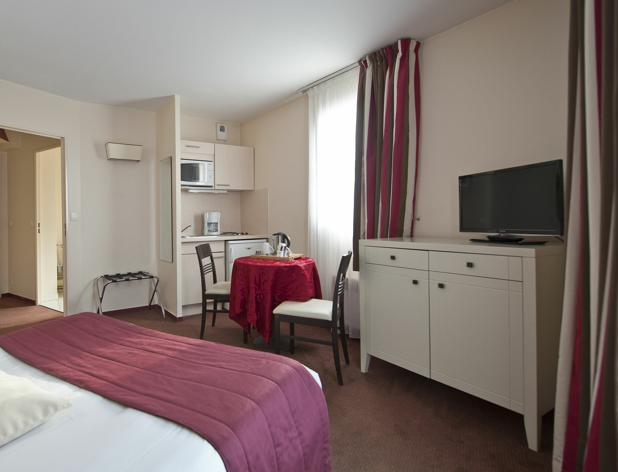 Hotel Cerise Chatou Exteriör bild